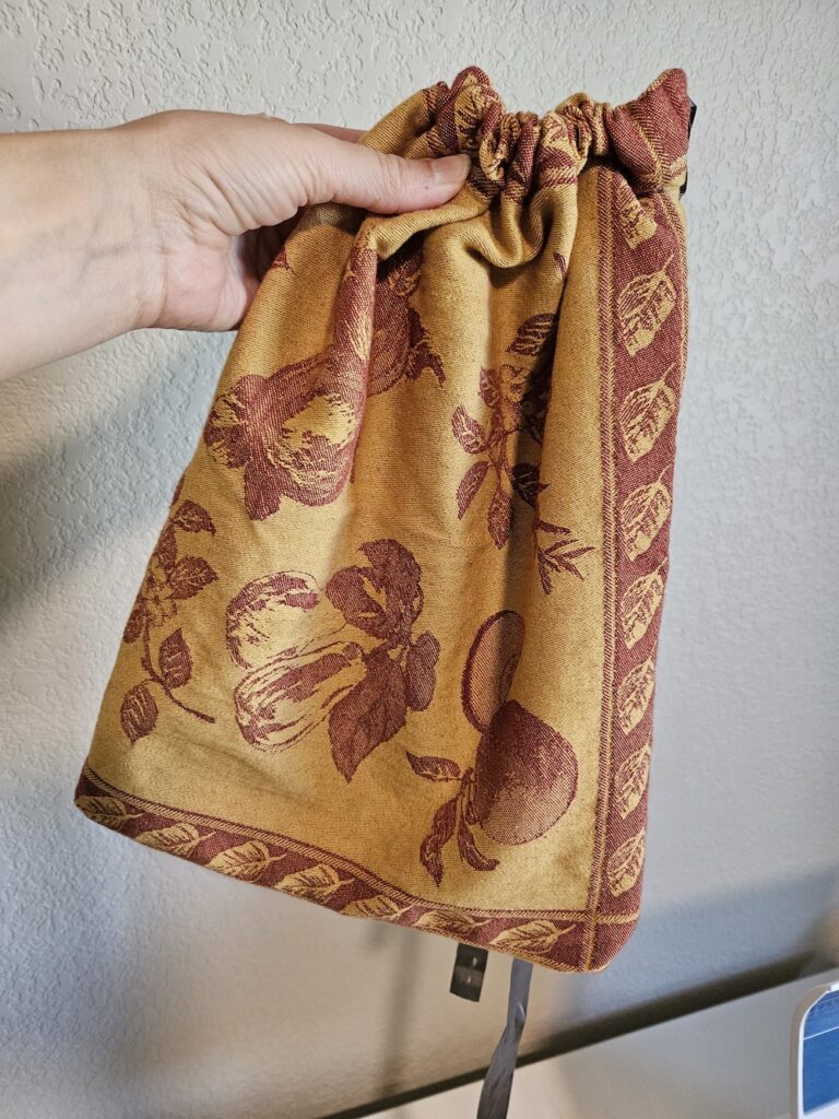 Bread bag made from a tea towel